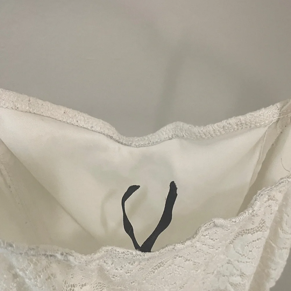 Chic Cream Lace Camisole Top - Corset Peplum Style - Picture 5 of 5